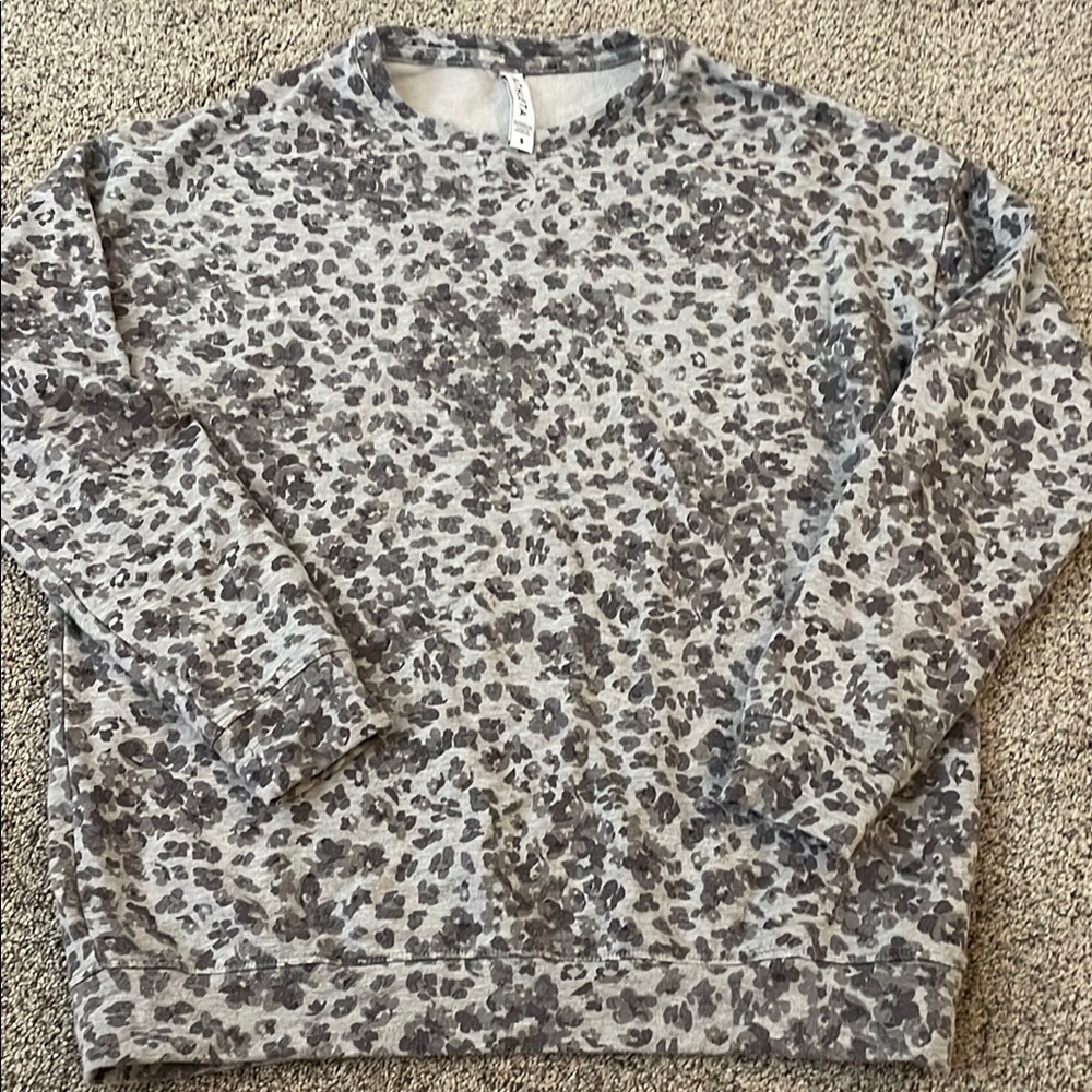 Athleta great pull over hoodie too small